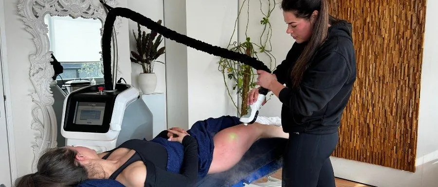 Cupping- en vacu&uuml;mbehandeling op het been bij JPT