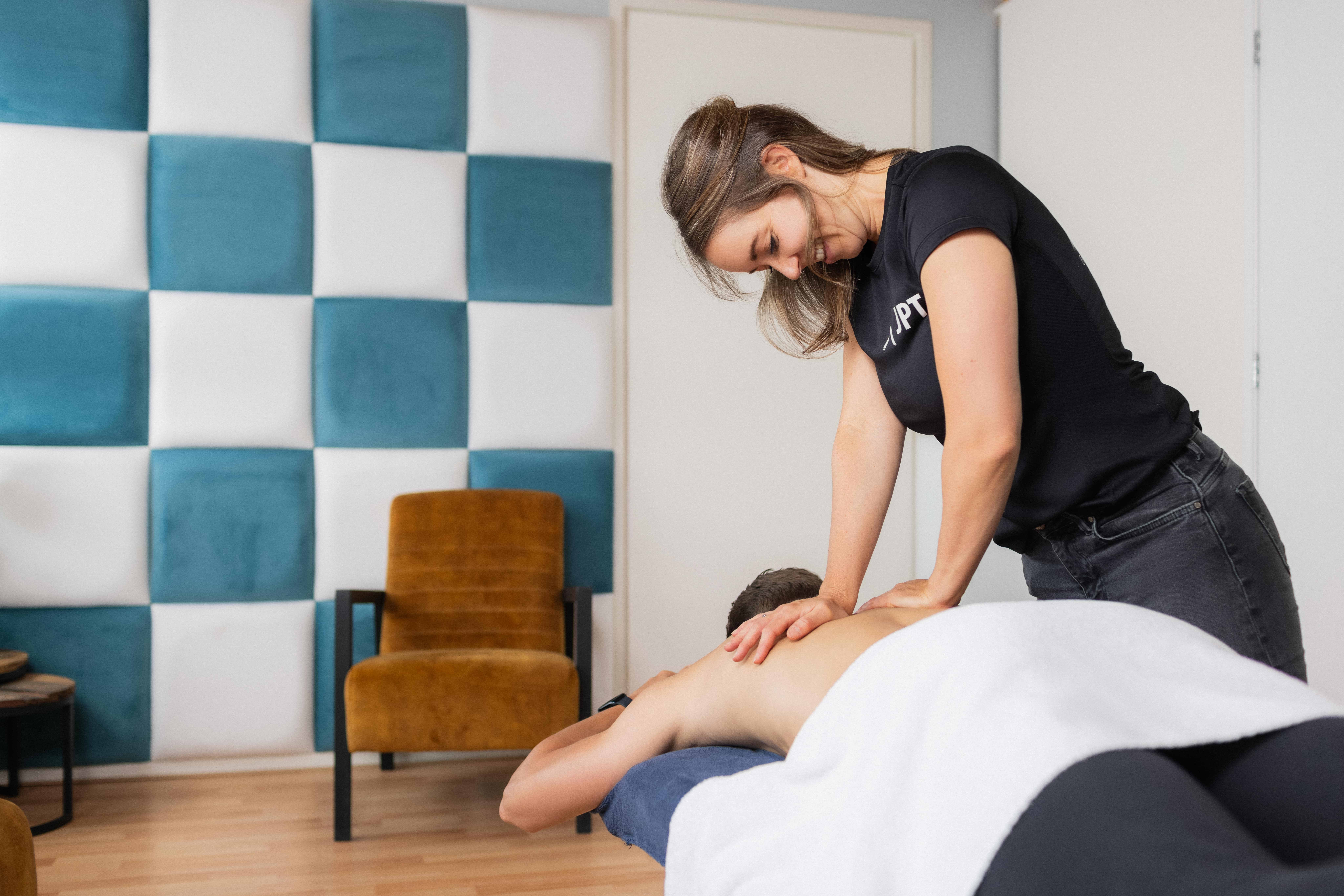 Effectieve manier om het lichaam te ontspannen en herstellen met een massage